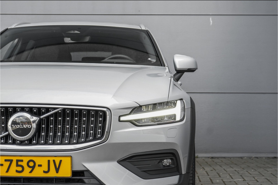 Volvo V60 Cross Country 2.0 B5 AWD Plus Camera Stuur & Stoelverw H/K Memory Standverwarming