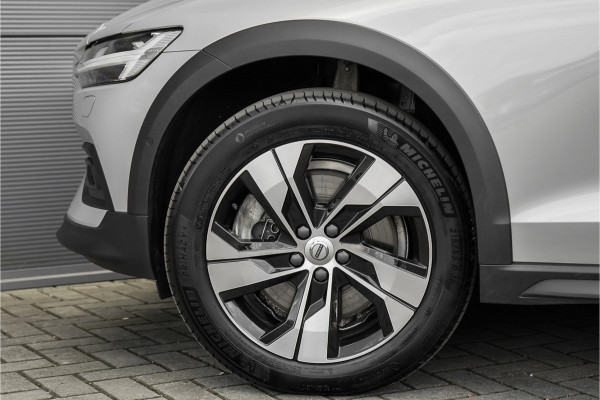 Volvo V60 Cross Country 2.0 B5 AWD Plus Camera Stuur & Stoelverw H/K Memory Standverwarming