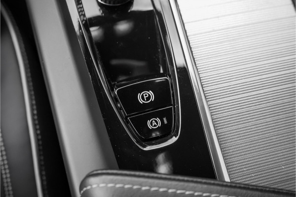 Volvo V60 Cross Country 2.0 B5 AWD Plus Camera Stuur & Stoelverw H/K Memory Standverwarming