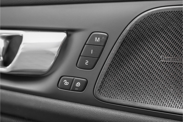 Volvo V60 Cross Country 2.0 B5 AWD Plus Camera Stuur & Stoelverw H/K Memory Standverwarming