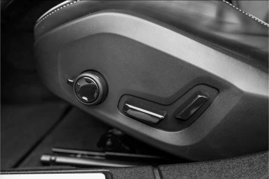 Volvo V60 Cross Country 2.0 B5 AWD Plus Camera Stuur & Stoelverw H/K Memory Standverwarming