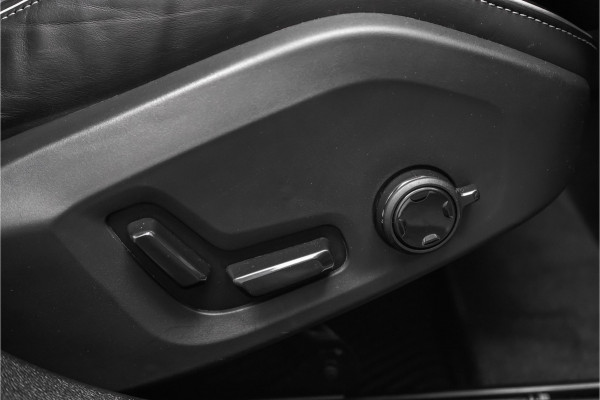 Volvo V60 Cross Country 2.0 B5 AWD Plus Camera Stuur & Stoelverw H/K Memory Standverwarming