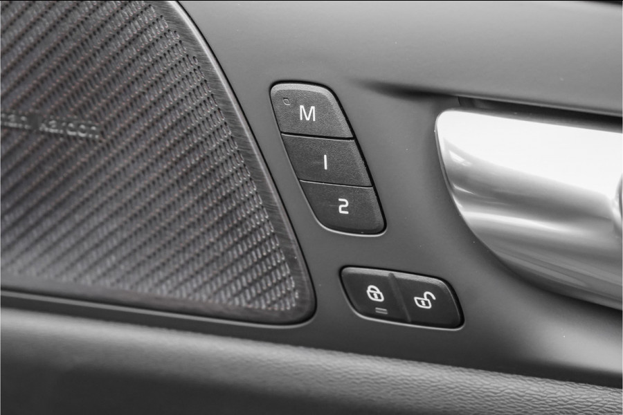Volvo V60 Cross Country 2.0 B5 AWD Plus Camera Stuur & Stoelverw H/K Memory Standverwarming