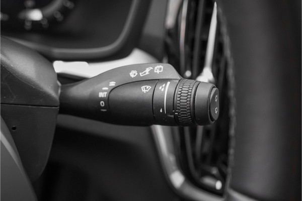 Volvo V60 Cross Country 2.0 B5 AWD Plus Camera Stuur & Stoelverw H/K Memory Standverwarming