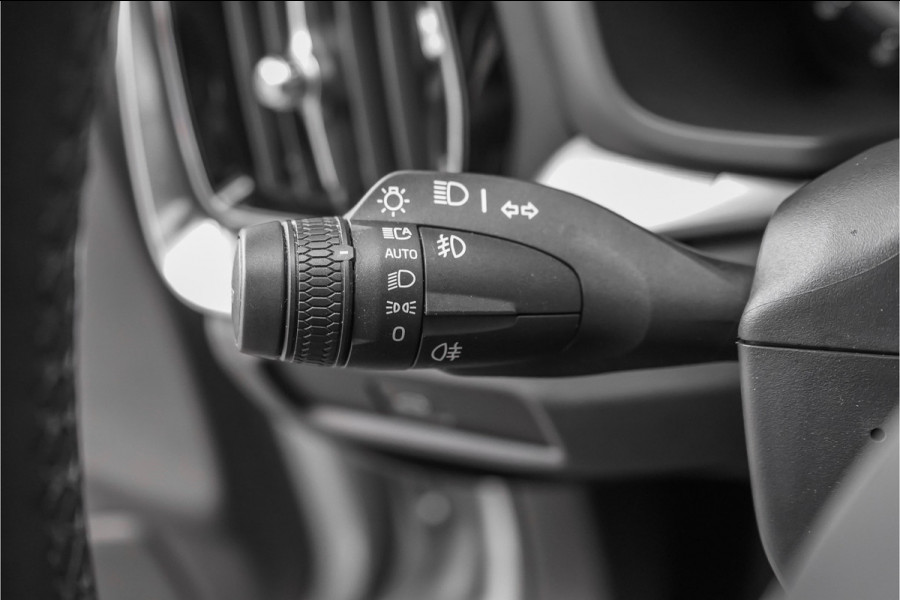 Volvo V60 Cross Country 2.0 B5 AWD Plus Camera Stuur & Stoelverw H/K Memory Standverwarming