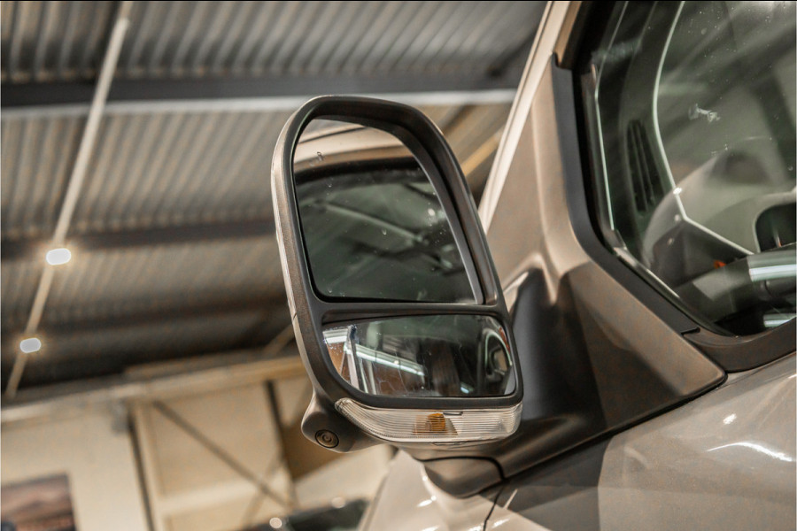 Ford Transit Custom 300 2.0 TDCI L2H1 Sport 170 PK DC | Dubbel Cabine | 360 Camera | Middenconsole | ACC | Blind Spot | Navigatie | Camera | CarPlay Elek. Trekhaak | 5-Zitter | BPM VRIJ | Verlengde fabrieksgarantie tot 11-2029