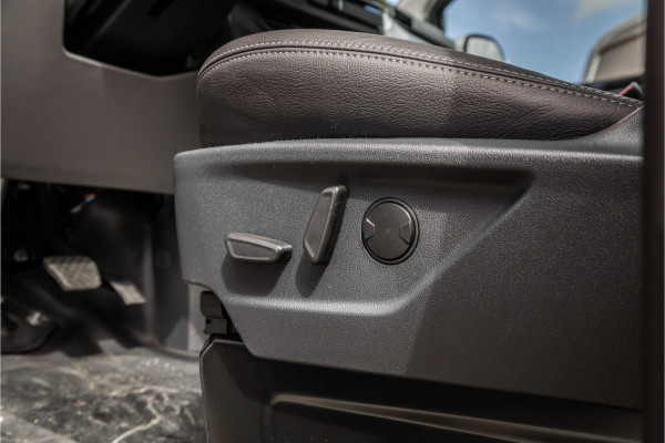 Ford Transit Custom 300 2.0 TDCI L2H1 Sport 170 PK DC | Dubbel Cabine | 360 Camera | Middenconsole | ACC | Blind Spot | Navigatie | Camera | CarPlay Elek. Trekhaak | 5-Zitter | BPM VRIJ | Verlengde fabrieksgarantie tot 11-2029