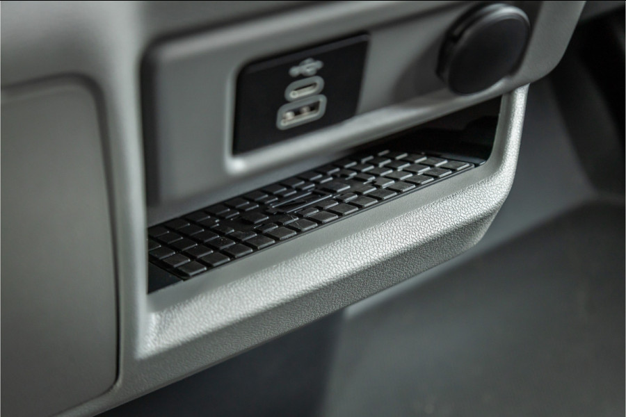 Ford Transit Custom 300 2.0 TDCI L2H1 Sport 170 PK DC | Dubbel Cabine | 360 Camera | Middenconsole | ACC | Blind Spot | Navigatie | Camera | CarPlay Elek. Trekhaak | 5-Zitter | BPM VRIJ | Verlengde fabrieksgarantie tot 11-2029
