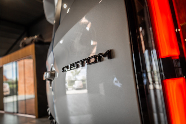 Ford Transit Custom 300 2.0 TDCI L2H1 Sport 170 PK DC | Dubbel Cabine | 360 Camera | Middenconsole | ACC | Blind Spot | Navigatie | Camera | CarPlay Elek. Trekhaak | 5-Zitter | BPM VRIJ | Verlengde fabrieksgarantie tot 11-2029