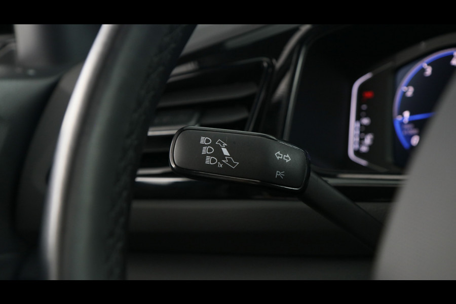 Volkswagen T-Roc 1.5 TSI 150pk R-Line Business DSG / Panoramadak / Keyless / Stoelverwarming / Camera