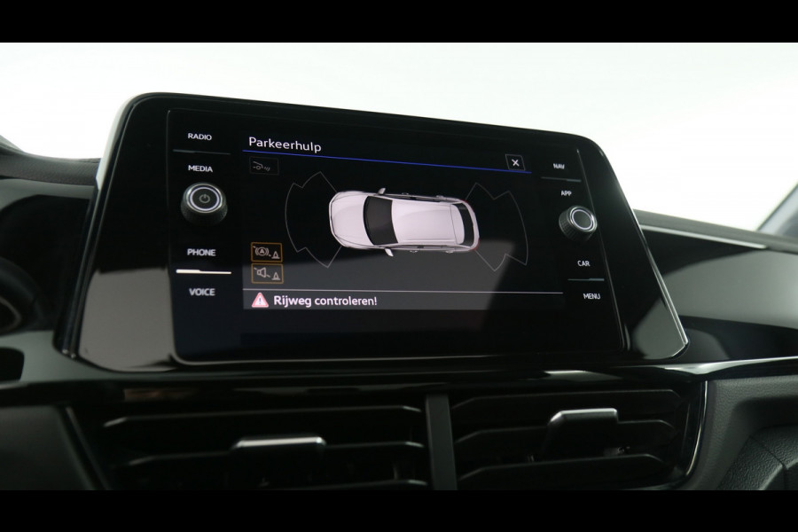 Volkswagen T-Roc 1.5 TSI 150pk R-Line Business DSG / Panoramadak / Keyless / Stoelverwarming / Camera