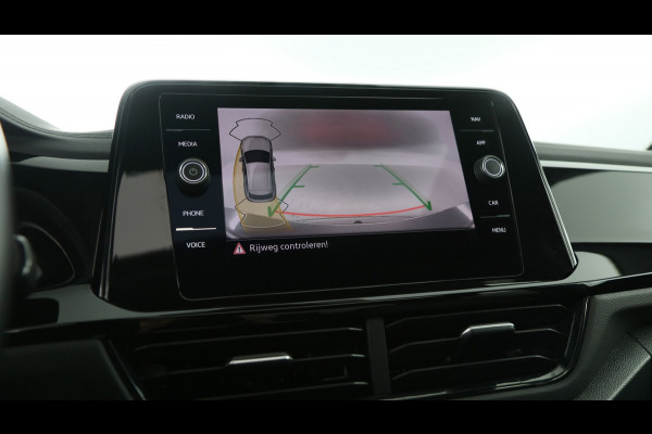 Volkswagen T-Roc 1.5 TSI 150pk R-Line Business DSG / Panoramadak / Keyless / Stoelverwarming / Camera
