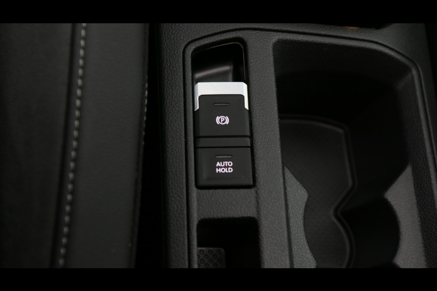 Volkswagen T-Roc 1.5 TSI 150pk R-Line Business DSG / Panoramadak / Keyless / Stoelverwarming / Camera