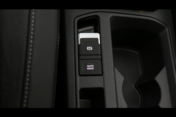 Volkswagen T-Roc 1.5 TSI 150pk R-Line Business DSG / Panoramadak / Keyless / Stoelverwarming / Camera