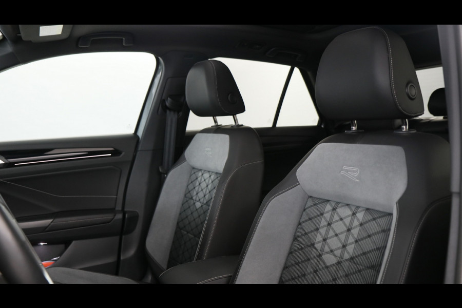 Volkswagen T-Roc 1.5 TSI 150pk R-Line Business DSG / Panoramadak / Keyless / Stoelverwarming / Camera