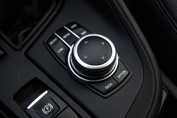 BMW X1 xDrive25e Executive BLACK LINE / CAMERA / CARPLAY / HEAD UP DISPLAY / LEDER / LED / CRUISE CONTROLE / STOELVERWARMING