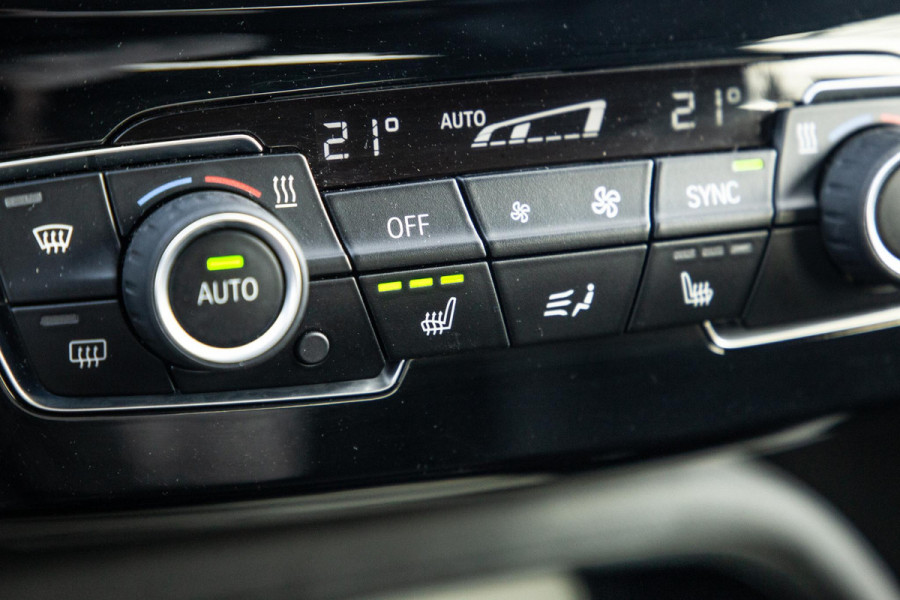 BMW X1 xDrive25e Executive BLACK LINE / CAMERA / CARPLAY / HEAD UP DISPLAY / LEDER / LED / CRUISE CONTROLE / STOELVERWARMING