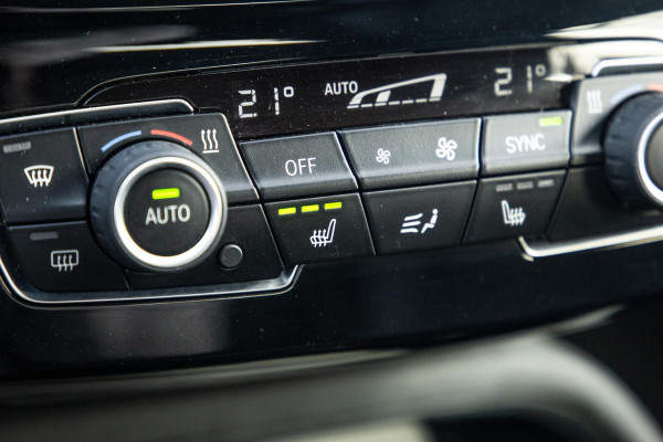 BMW X1 xDrive25e Executive BLACK LINE / CAMERA / CARPLAY / HEAD UP DISPLAY / LEDER / LED / CRUISE CONTROLE / STOELVERWARMING