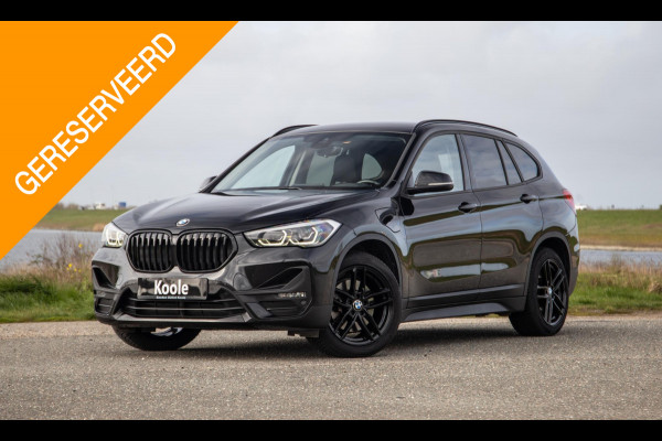 BMW X1 xDrive25e Executive BLACK LINE / CAMERA / CARPLAY / HEAD UP DISPLAY / LEDER / LED / CRUISE CONTROLE / STOELVERWARMING