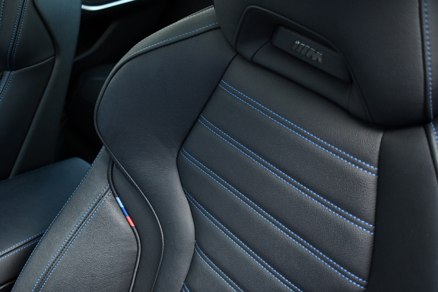 BMW 3-serie 330e xDrive M-Sport Pro Pano M-zetels ACC HUD 19inch El-klep