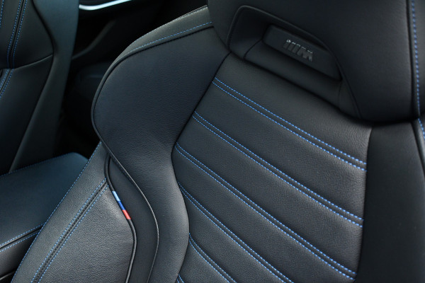 BMW 3-serie 330e xDrive M-Sport Pro Pano M-zetels ACC HUD 19inch El-klep