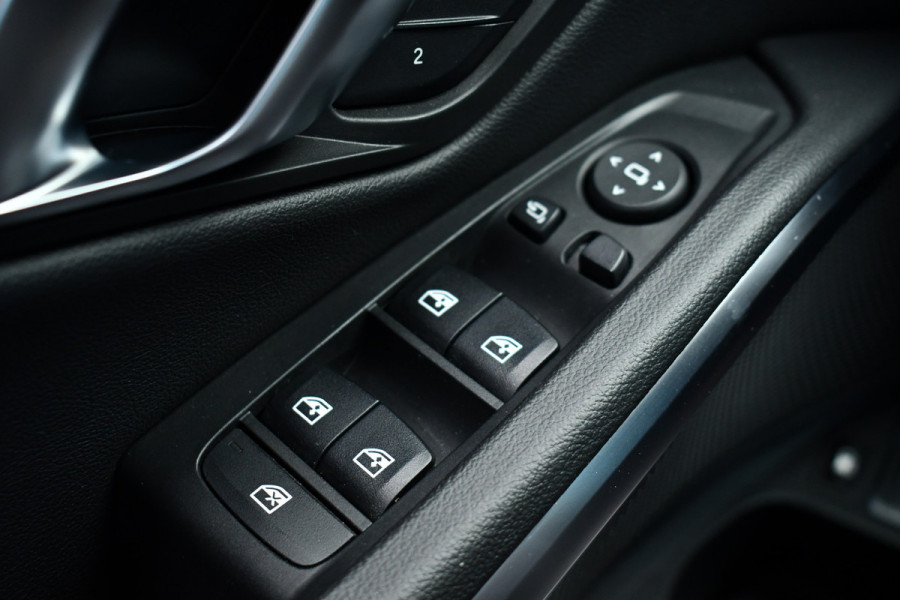 BMW 3-serie 330e xDrive M-Sport Pro Pano M-zetels ACC HUD 19inch El-klep