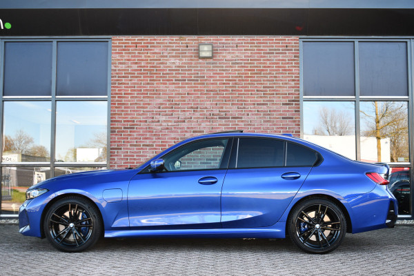 BMW 3-serie 330e xDrive M-Sport Pro Pano M-zetels ACC HUD 19inch El-klep