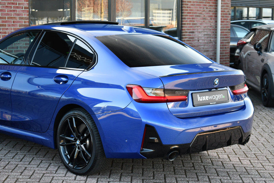 BMW 3-serie 330e xDrive M-Sport Pro Pano M-zetels ACC HUD 19inch El-klep