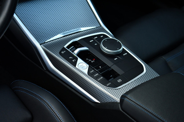 BMW 3-serie 330e xDrive M-Sport Pro Pano M-zetels ACC HUD 19inch El-klep