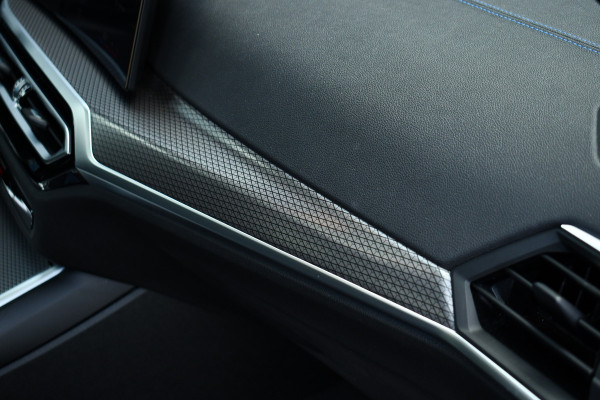 BMW 3-serie 330e xDrive M-Sport Pro Pano M-zetels ACC HUD 19inch El-klep