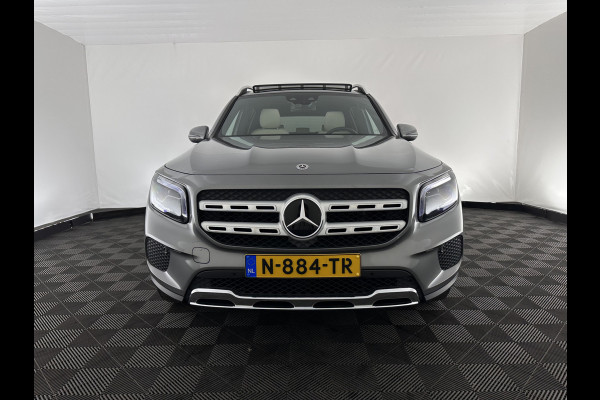 Mercedes-Benz Glb 180 Business Solution (INCL-BTW) *PANO | ADAPTIVE-CRUISE | LEATHER | FULL-LED | BLINDSPOT | MEMORY-PACK | AMBIENTLIGHT | HEATED-SPORTSEATS | WIDESCREEN-DIGICOCKPIT | DAB+ | NAVI-FULLMAP | CAMERA | PRIVACYGLASS |