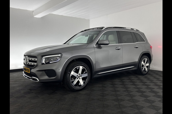 Mercedes-Benz Glb 180 Business Solution (INCL-BTW) *PANO | ADAPTIVE-CRUISE | LEATHER | FULL-LED | BLINDSPOT | MEMORY-PACK | AMBIENTLIGHT | HEATED-SPORTSEATS | WIDESCREEN-DIGICOCKPIT | DAB+ | NAVI-FULLMAP | CAMERA | PRIVACYGLASS |