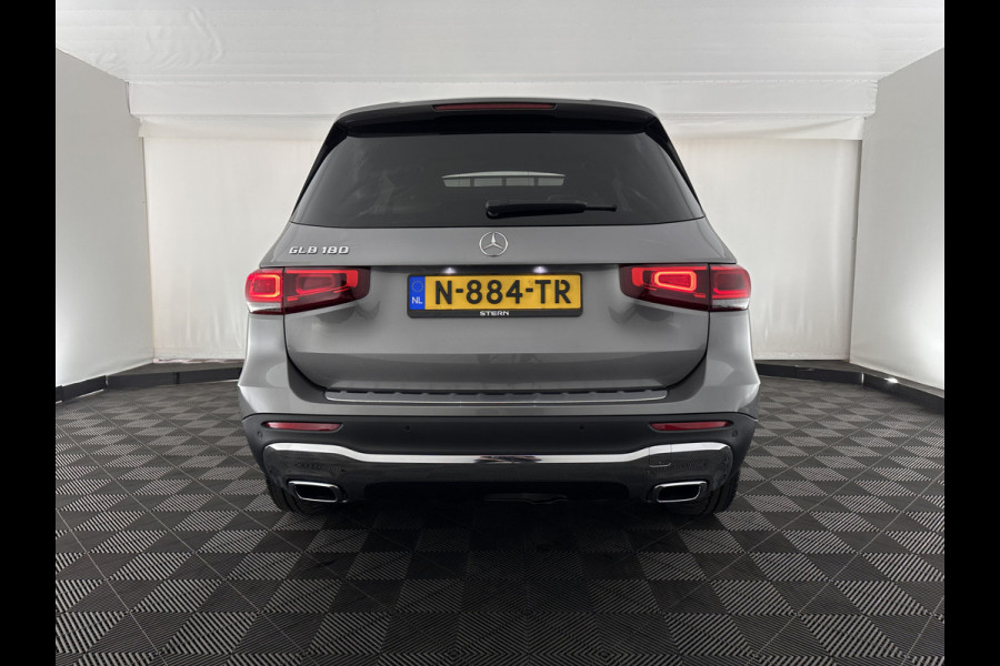 Mercedes-Benz Glb 180 Business Solution (INCL-BTW) *PANO | ADAPTIVE-CRUISE | LEATHER | FULL-LED | BLINDSPOT | MEMORY-PACK | AMBIENTLIGHT | HEATED-SPORTSEATS | WIDESCREEN-DIGICOCKPIT | DAB+ | NAVI-FULLMAP | CAMERA | PRIVACYGLASS |