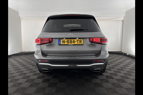 Mercedes-Benz Glb 180 Business Solution (INCL-BTW) *PANO | ADAPTIVE-CRUISE | LEATHER | FULL-LED | BLINDSPOT | MEMORY-PACK | AMBIENTLIGHT | HEATED-SPORTSEATS | WIDESCREEN-DIGICOCKPIT | DAB+ | NAVI-FULLMAP | CAMERA | PRIVACYGLASS |