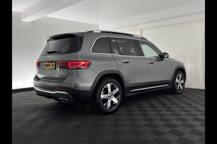 Mercedes-Benz Glb 180 Business Solution (INCL-BTW) *PANO | ADAPTIVE-CRUISE | LEATHER | FULL-LED | BLINDSPOT | MEMORY-PACK | AMBIENTLIGHT | HEATED-SPORTSEATS | WIDESCREEN-DIGICOCKPIT | DAB+ | NAVI-FULLMAP | CAMERA | PRIVACYGLASS |