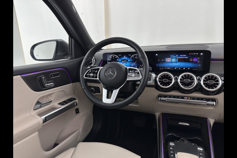 Mercedes-Benz Glb 180 Business Solution (INCL-BTW) *PANO | ADAPTIVE-CRUISE | LEATHER | FULL-LED | BLINDSPOT | MEMORY-PACK | AMBIENTLIGHT | HEATED-SPORTSEATS | WIDESCREEN-DIGICOCKPIT | DAB+ | NAVI-FULLMAP | CAMERA | PRIVACYGLASS |