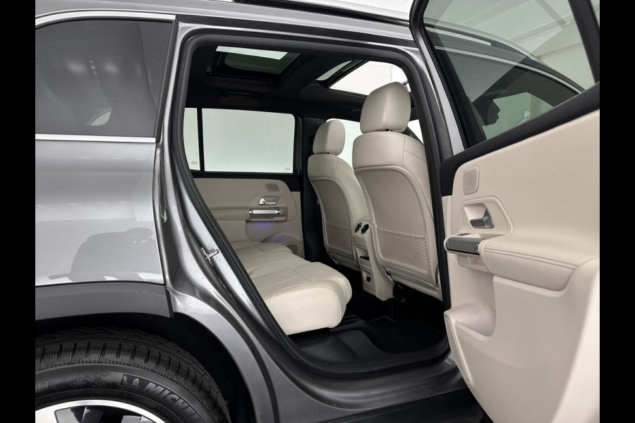 Mercedes-Benz Glb 180 Business Solution (INCL-BTW) *PANO | ADAPTIVE-CRUISE | LEATHER | FULL-LED | BLINDSPOT | MEMORY-PACK | AMBIENTLIGHT | HEATED-SPORTSEATS | WIDESCREEN-DIGICOCKPIT | DAB+ | NAVI-FULLMAP | CAMERA | PRIVACYGLASS |