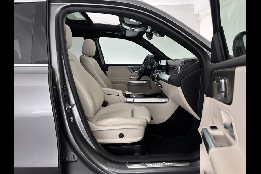 Mercedes-Benz Glb 180 Business Solution (INCL-BTW) *PANO | ADAPTIVE-CRUISE | LEATHER | FULL-LED | BLINDSPOT | MEMORY-PACK | AMBIENTLIGHT | HEATED-SPORTSEATS | WIDESCREEN-DIGICOCKPIT | DAB+ | NAVI-FULLMAP | CAMERA | PRIVACYGLASS |