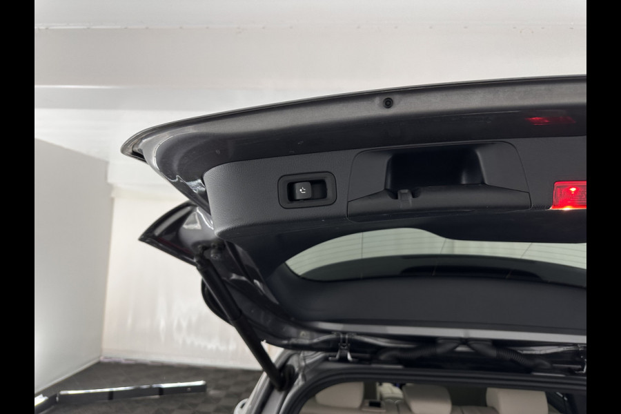 Mercedes-Benz Glb 180 Business Solution (INCL-BTW) *PANO | ADAPTIVE-CRUISE | LEATHER | FULL-LED | BLINDSPOT | MEMORY-PACK | AMBIENTLIGHT | HEATED-SPORTSEATS | WIDESCREEN-DIGICOCKPIT | DAB+ | NAVI-FULLMAP | CAMERA | PRIVACYGLASS |