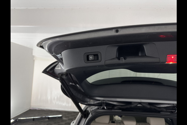 Mercedes-Benz Glb 180 Business Solution (INCL-BTW) *PANO | ADAPTIVE-CRUISE | LEATHER | FULL-LED | BLINDSPOT | MEMORY-PACK | AMBIENTLIGHT | HEATED-SPORTSEATS | WIDESCREEN-DIGICOCKPIT | DAB+ | NAVI-FULLMAP | CAMERA | PRIVACYGLASS |