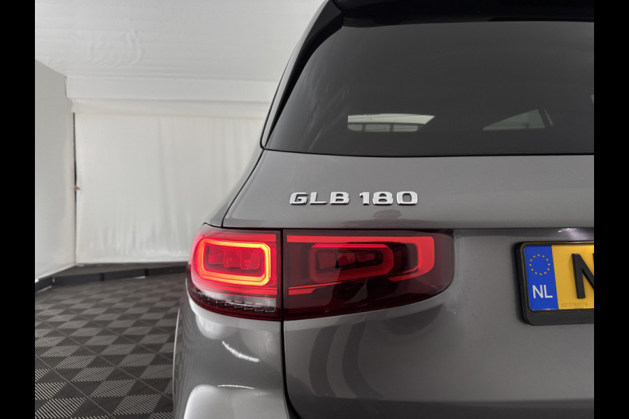 Mercedes-Benz Glb 180 Business Solution (INCL-BTW) *PANO | ADAPTIVE-CRUISE | LEATHER | FULL-LED | BLINDSPOT | MEMORY-PACK | AMBIENTLIGHT | HEATED-SPORTSEATS | WIDESCREEN-DIGICOCKPIT | DAB+ | NAVI-FULLMAP | CAMERA | PRIVACYGLASS |