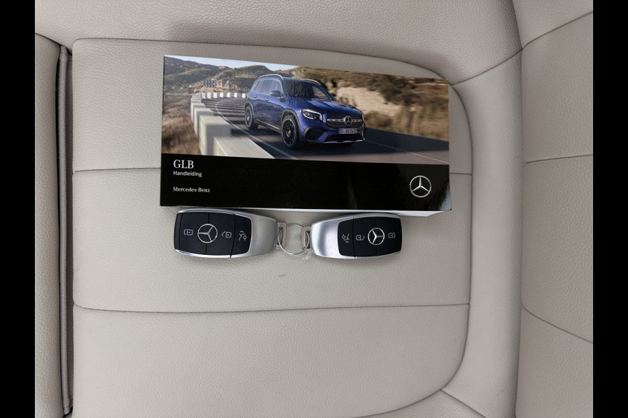 Mercedes-Benz Glb 180 Business Solution (INCL-BTW) *PANO | ADAPTIVE-CRUISE | LEATHER | FULL-LED | BLINDSPOT | MEMORY-PACK | AMBIENTLIGHT | HEATED-SPORTSEATS | WIDESCREEN-DIGICOCKPIT | DAB+ | NAVI-FULLMAP | CAMERA | PRIVACYGLASS |