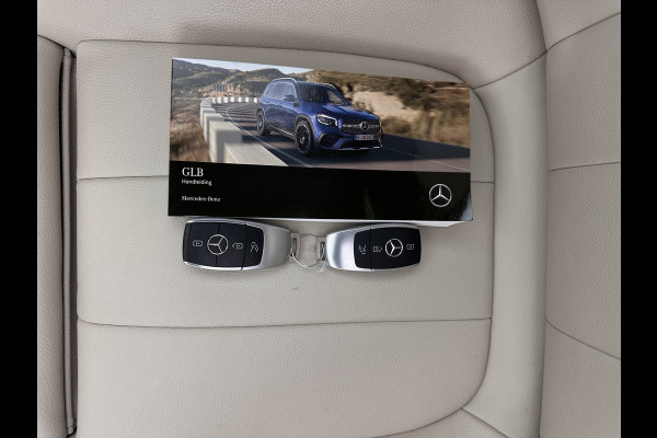 Mercedes-Benz Glb 180 Business Solution (INCL-BTW) *PANO | ADAPTIVE-CRUISE | LEATHER | FULL-LED | BLINDSPOT | MEMORY-PACK | AMBIENTLIGHT | HEATED-SPORTSEATS | WIDESCREEN-DIGICOCKPIT | DAB+ | NAVI-FULLMAP | CAMERA | PRIVACYGLASS |