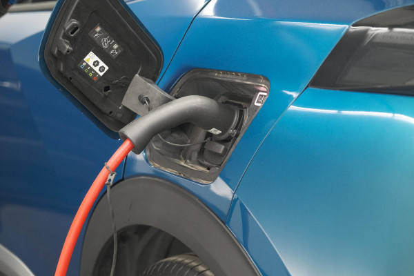 Peugeot e-2008 EV Allure Avantage 54 kWh | 11 KW Laadfunctie | Parkeersensoren | Apple Carplay