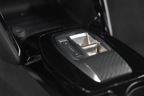 Peugeot e-2008 EV Allure Avantage 54 kWh | 11 KW Laadfunctie | Parkeersensoren | Apple Carplay