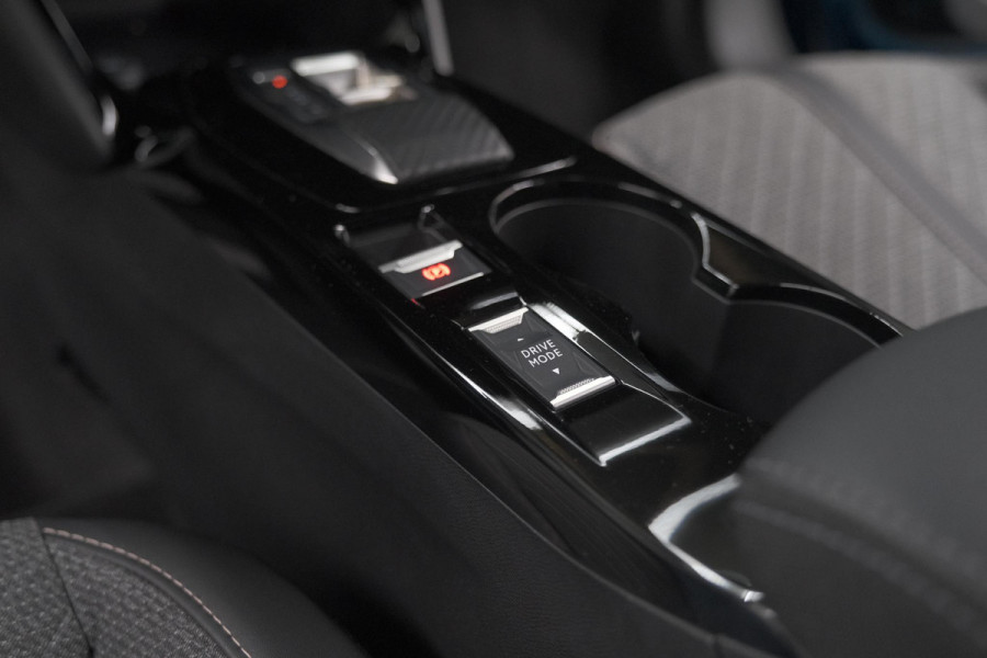 Peugeot e-2008 EV Allure Avantage 54 kWh | 11 KW Laadfunctie | Parkeersensoren | Apple Carplay