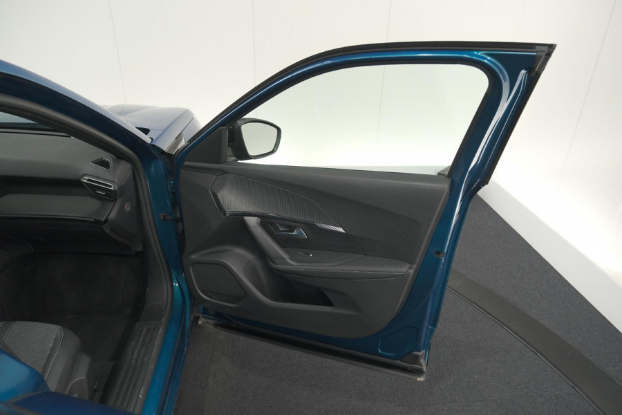 Peugeot e-2008 EV Allure Avantage 54 kWh | 11 KW Laadfunctie | Parkeersensoren | Apple Carplay