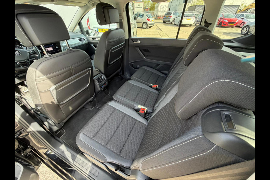 Volkswagen Touran 1.5 TSI Comfortline Business 7p NAVI - ACC - STOELVERW.