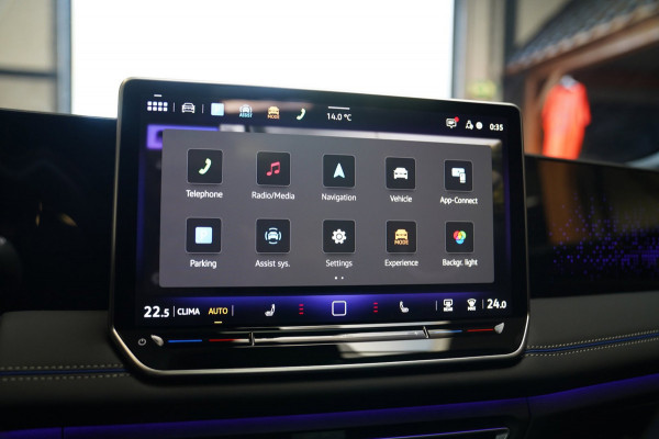 Volkswagen Tiguan 1.5 eTSI R-Line Edition | 360 camera | Massage | Stuurwiel Verwarming | IQ Light | NIEUW