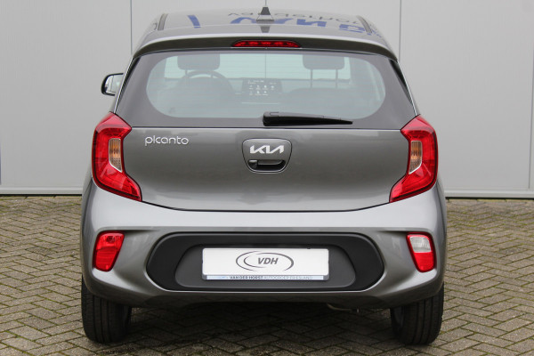 Kia Picanto 1.0-67pk DPi DynamicLine 5drs. Wegenbelasting slechts €. 32,- per mnd. Airco, camera, Apple carplay/Android auto, metallic lak, LM wielen, Bluetooth, centr. vergr. afst. bed., cruise cntrl etc.